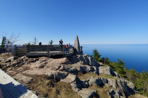 se permiten perros en sugarloaf marquette mi